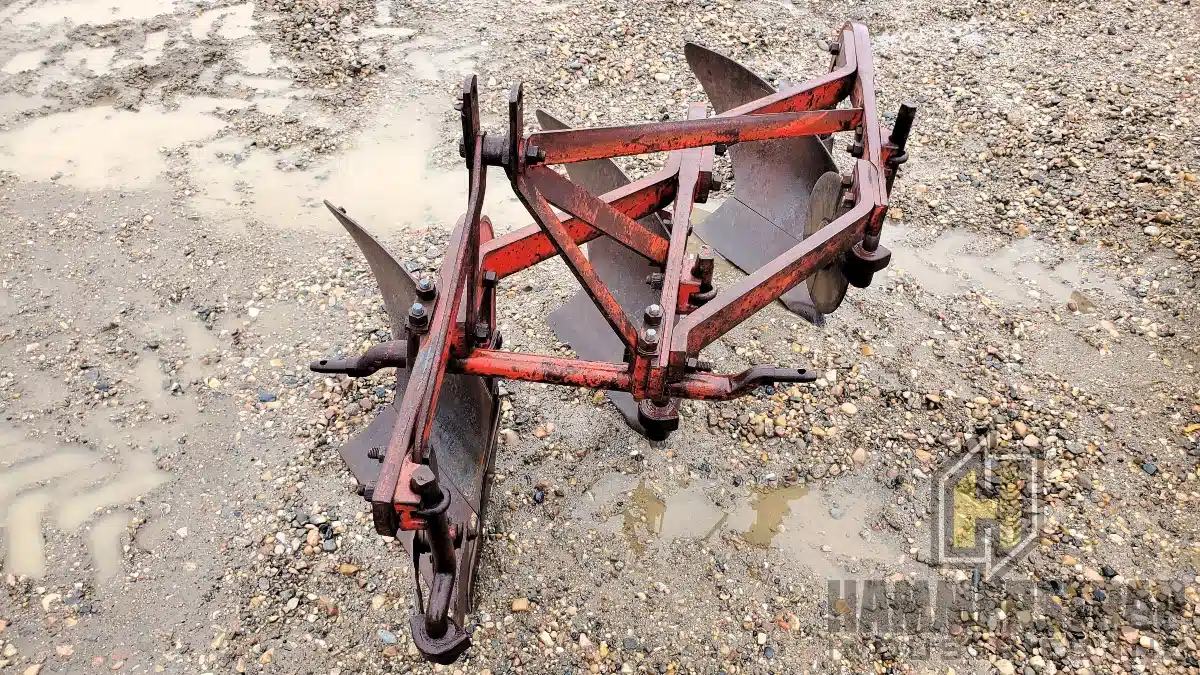 Gallery image 2 for Used Massey Ferguson 3 Bottom Breaking Plow Plow