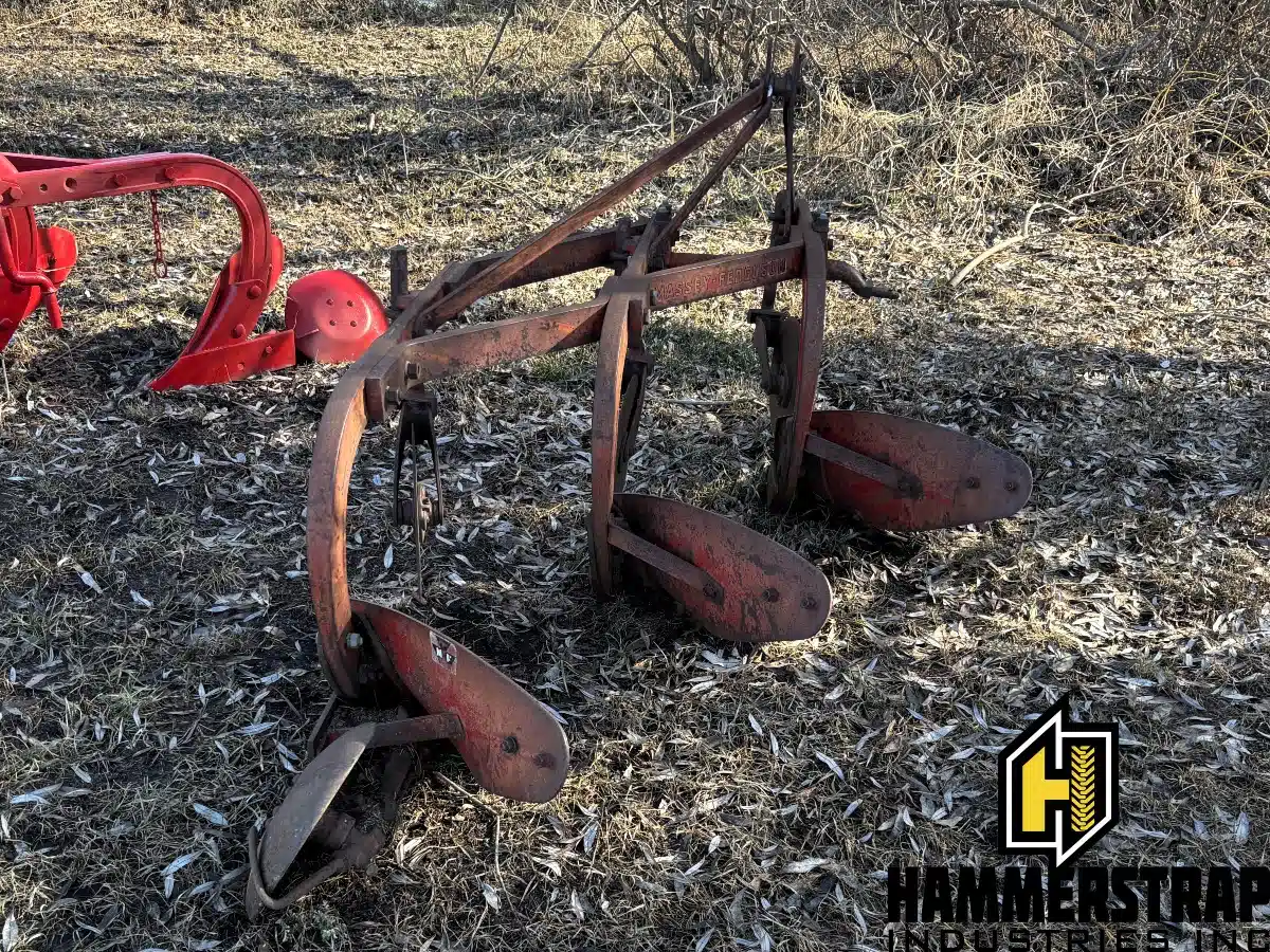 Photo de la Galerie 1 pour Massey Ferguson 3 Bottom Breaking Charrue