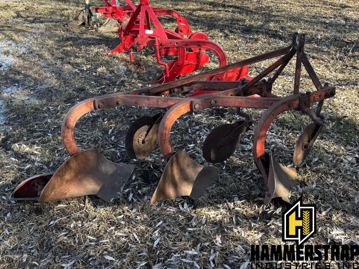 Photo de la Galerie 2 pour Massey Ferguson 3 Bottom Breaking Charrue