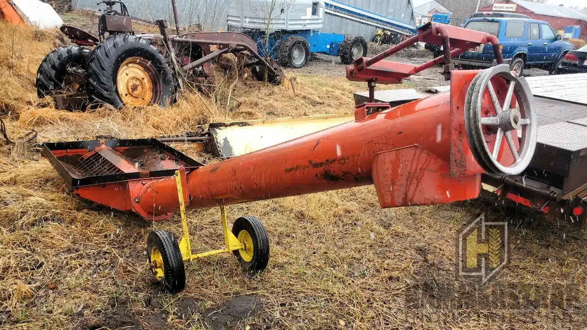 Gallery image 2 for Used Farm King 9Ft x 10 inch Transfer Auger