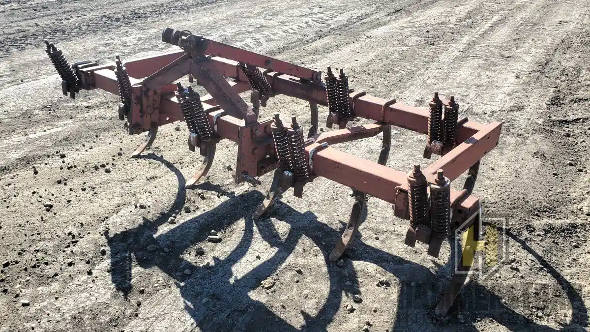 Gallery image 1 for Used International 55 Chisel Plow