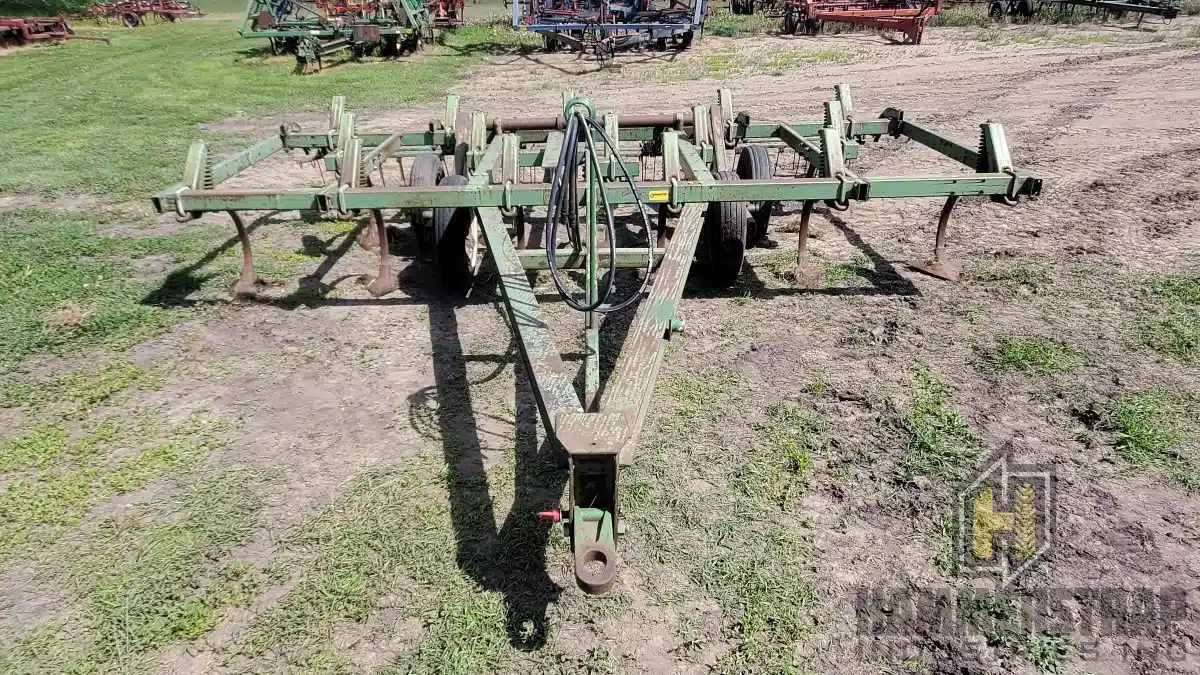 Gallery image 2 for Used John Deere E1600 Cultivator