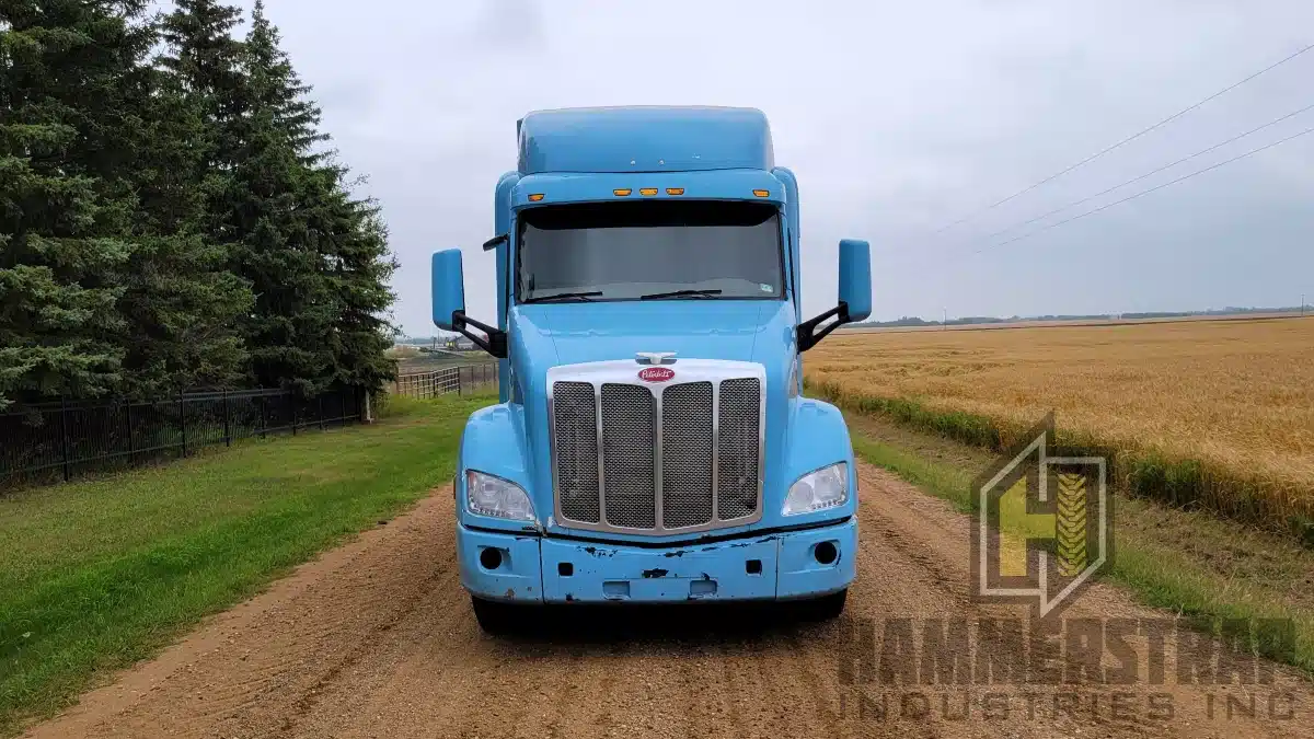 Gallery image 2 for Used 2018 Peterbilt 579 Semi-Truck