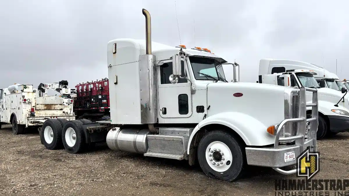 Gallery image 2 for Used 2015 Peterbilt 367 Semi-Truck