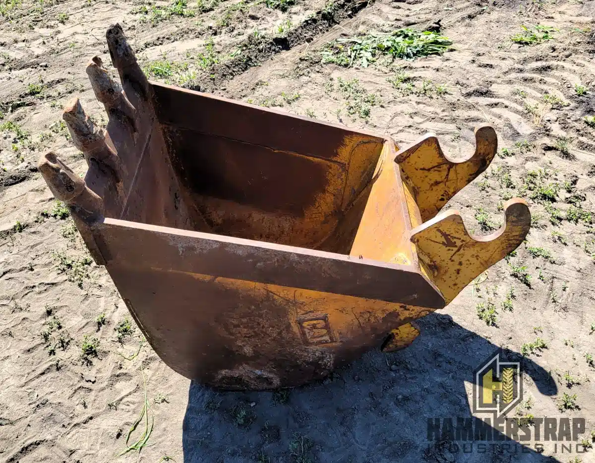Gallery image 1 for Used Caterpillar 22 inch Excavator Hoe Digging Bucket w/ Replaceable Teeth Bucket