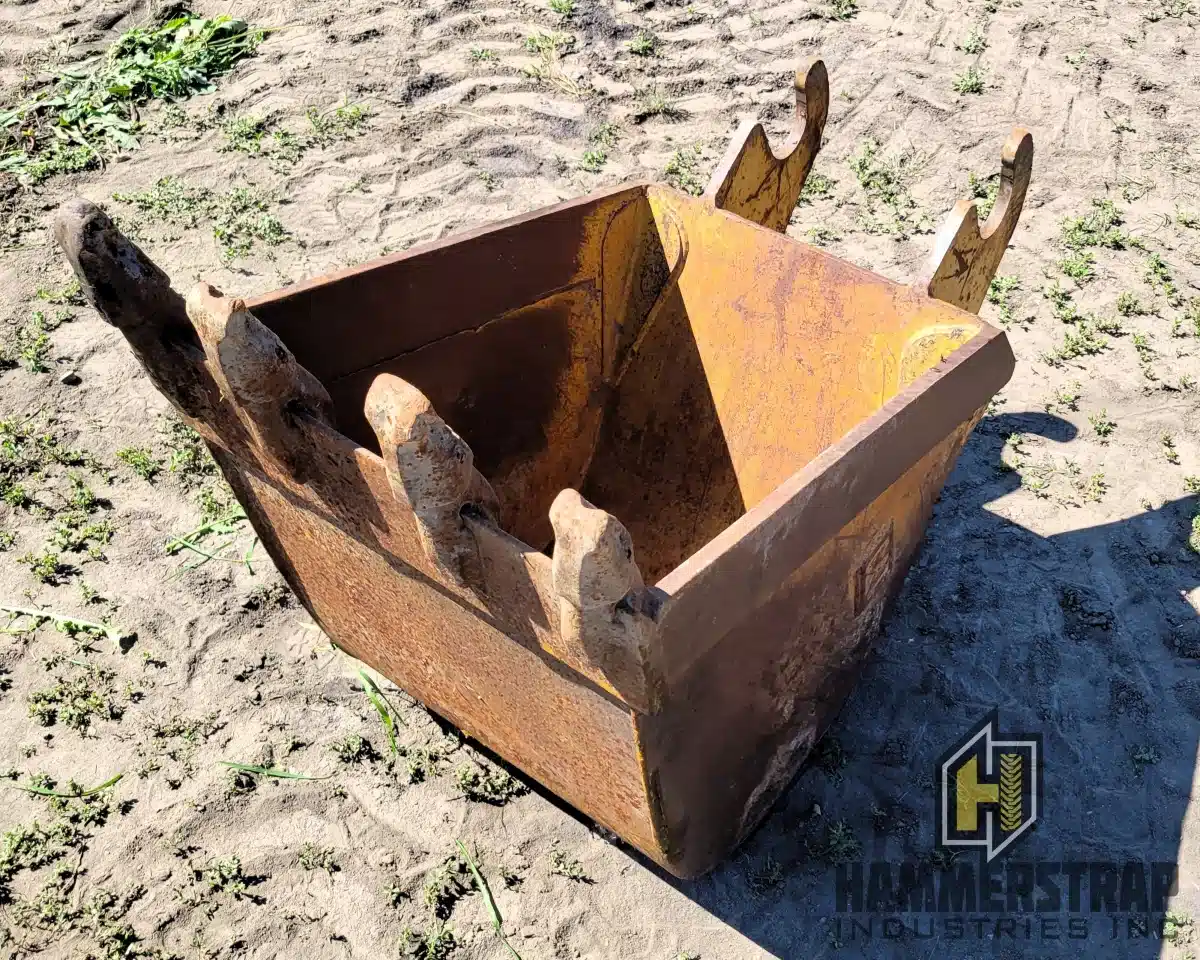 Gallery image 2 for Used Caterpillar 22 inch Excavator Hoe Digging Bucket w/ Replaceable Teeth Bucket