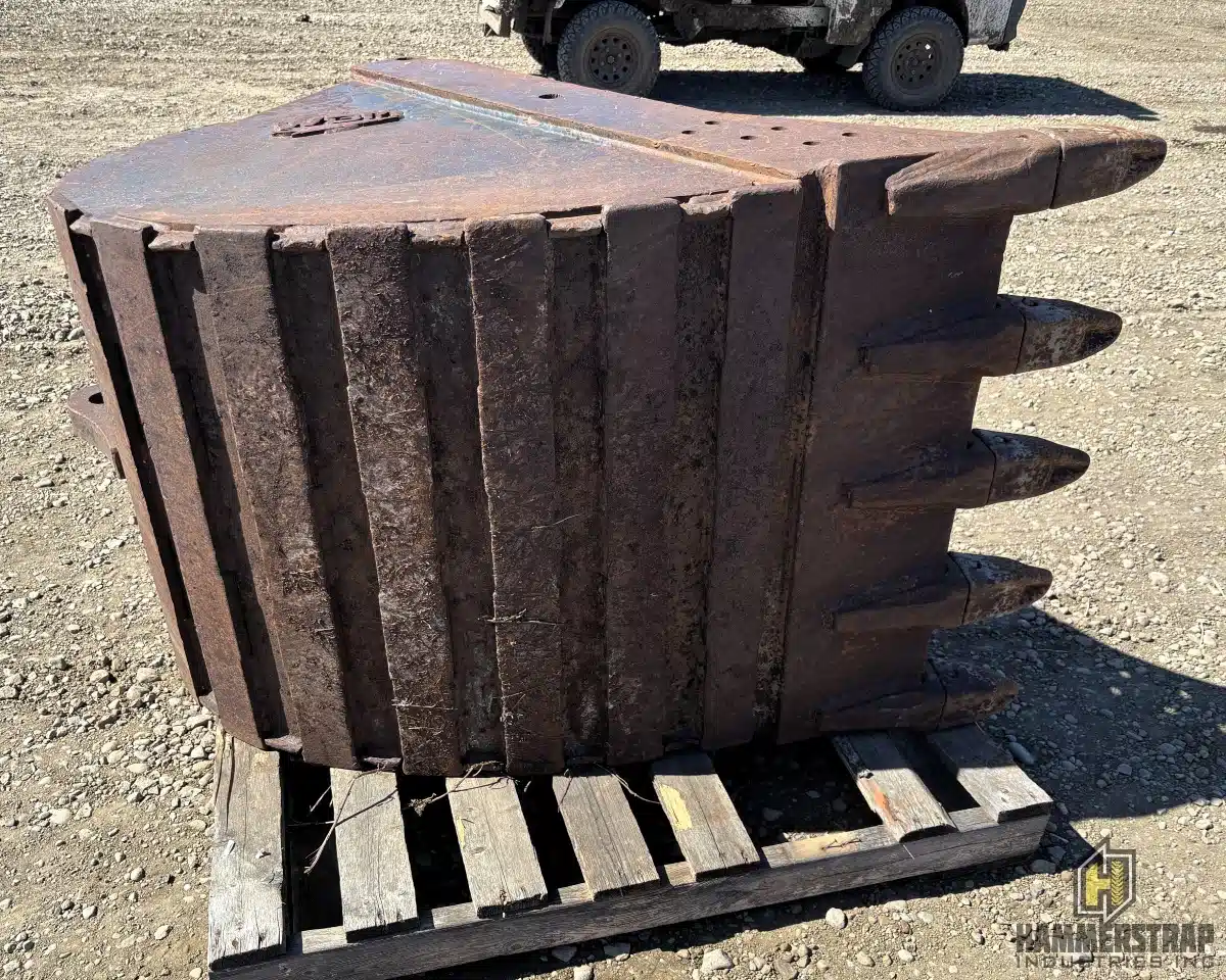 Gallery image 2 for Used WELDCO BEALES MFG 34 inch Excavator Track Hoe Digging Bucket Bucket