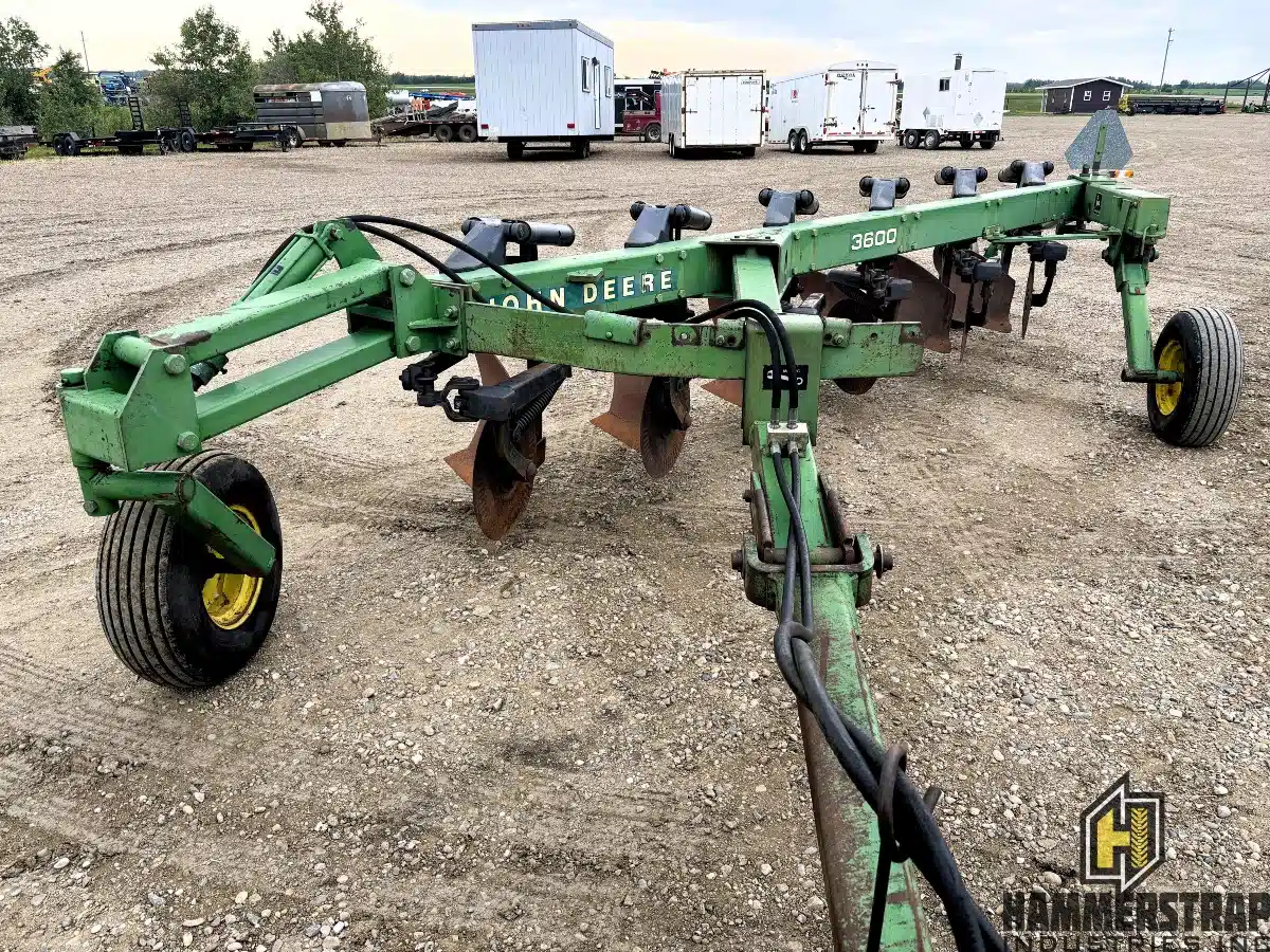 Gallery image 2 for Used John Deere 3600 Plow