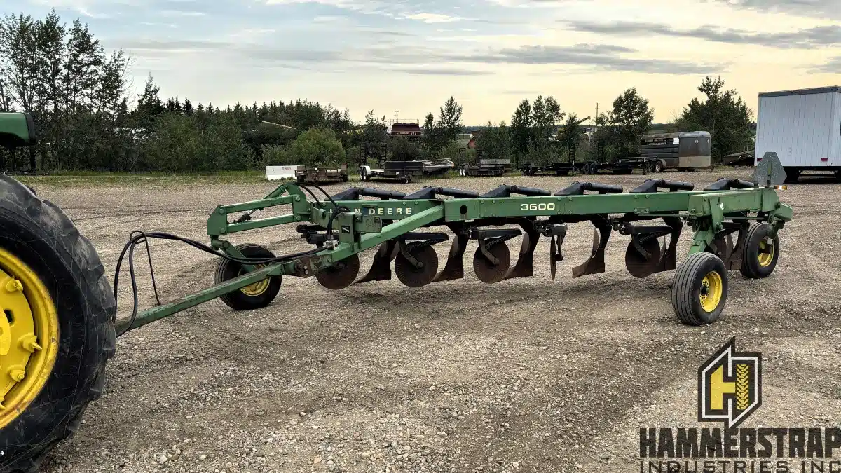 Gallery image 1 for Used John Deere 3600 Plow