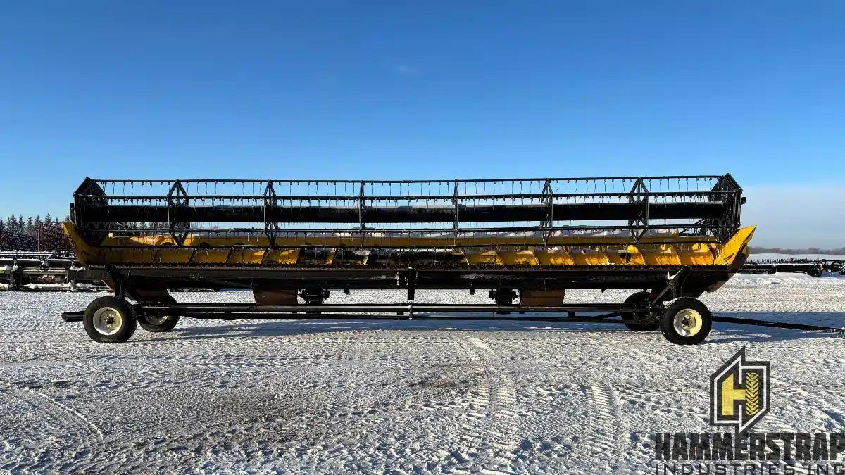 Gallery image 2 for 2017 New Holland 760CG Header - Auger