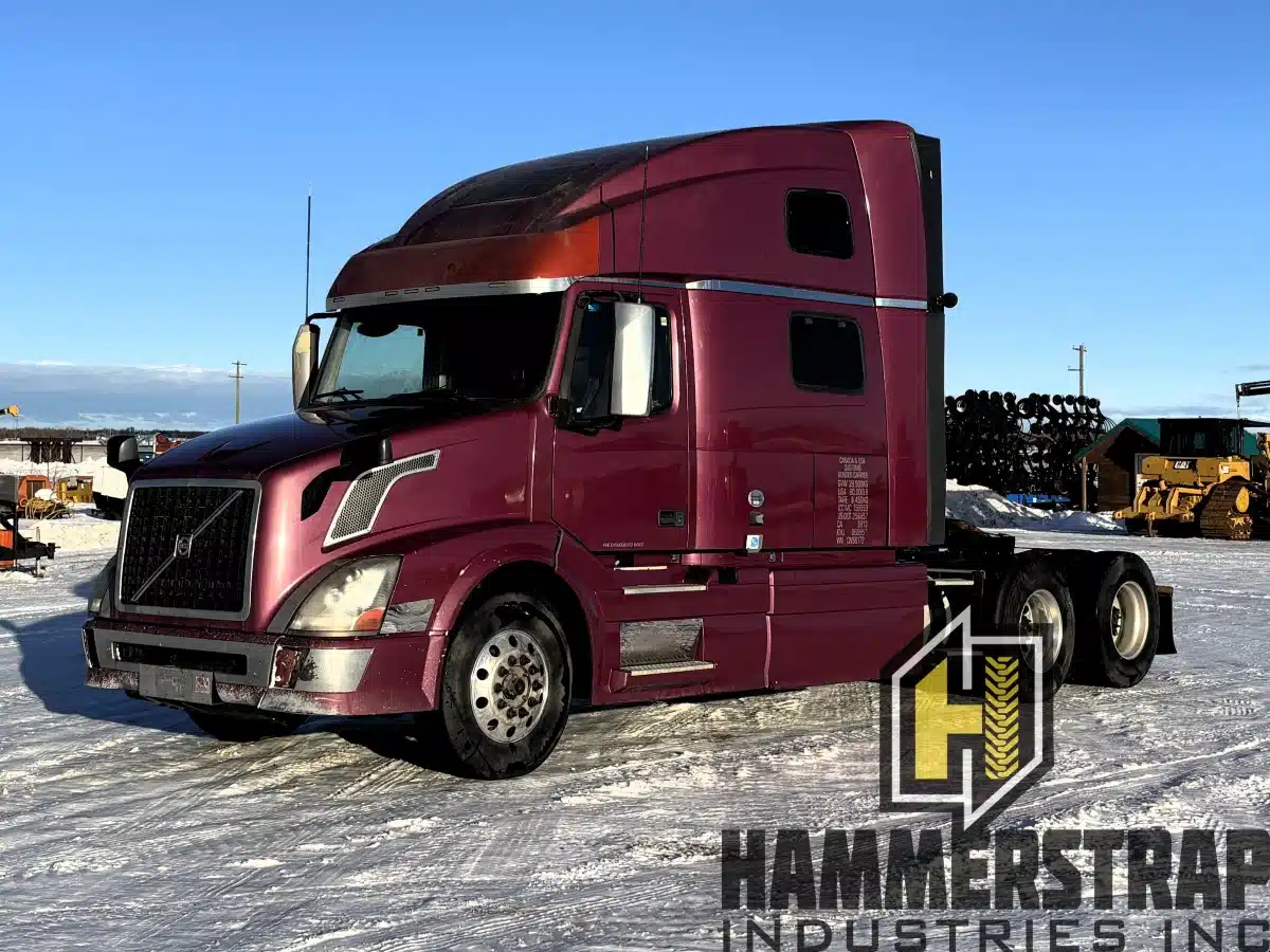 2012 Volvo VNL Tandem Axle Sleeper Semi Truck Semi-Truck