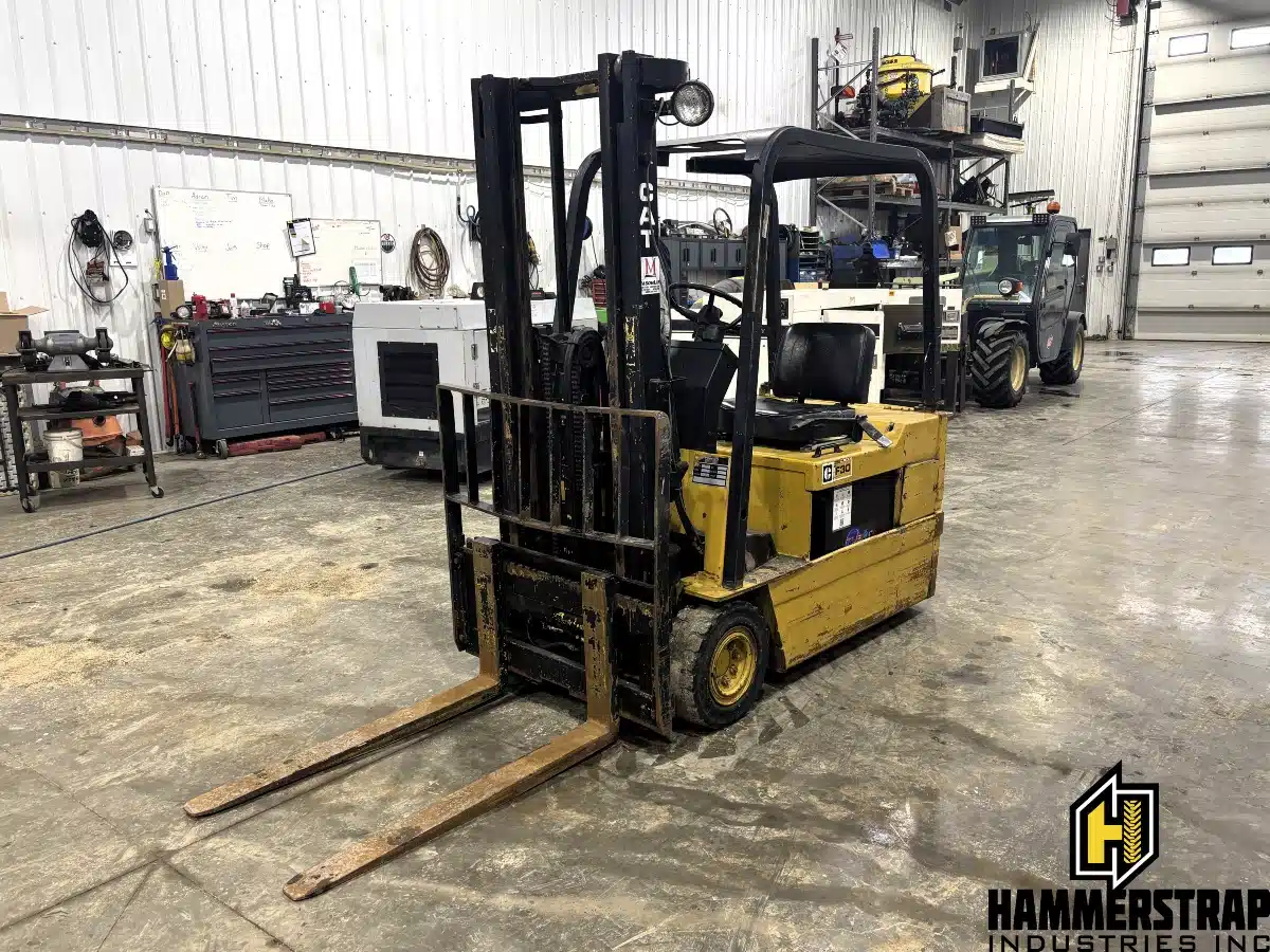 Gallery image 1 for Caterpillar F30 Forklift