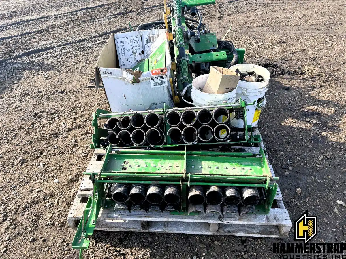 Photo de la Galerie 2 pour John Deere C850 Seeder Air Cart Parts Lot pièces - neuves et usagées
