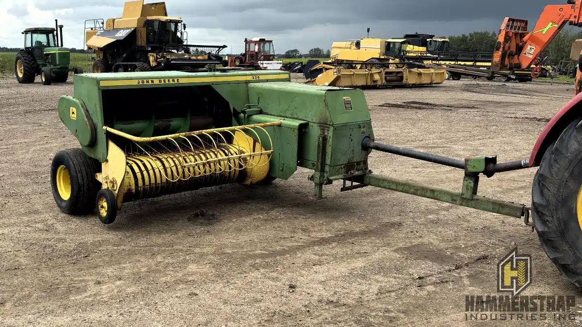 Gallery image 1 for John Deere 336 Square Baler - Small