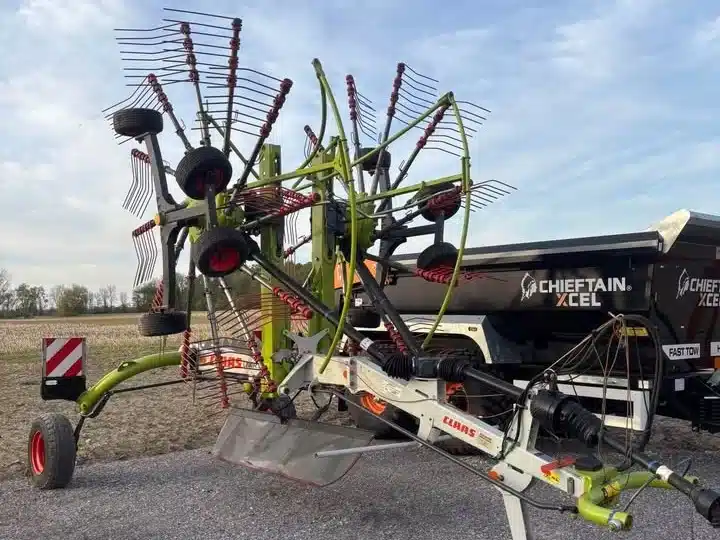 Gallery image 1 for Used CLAAS LINER 2700 Rake