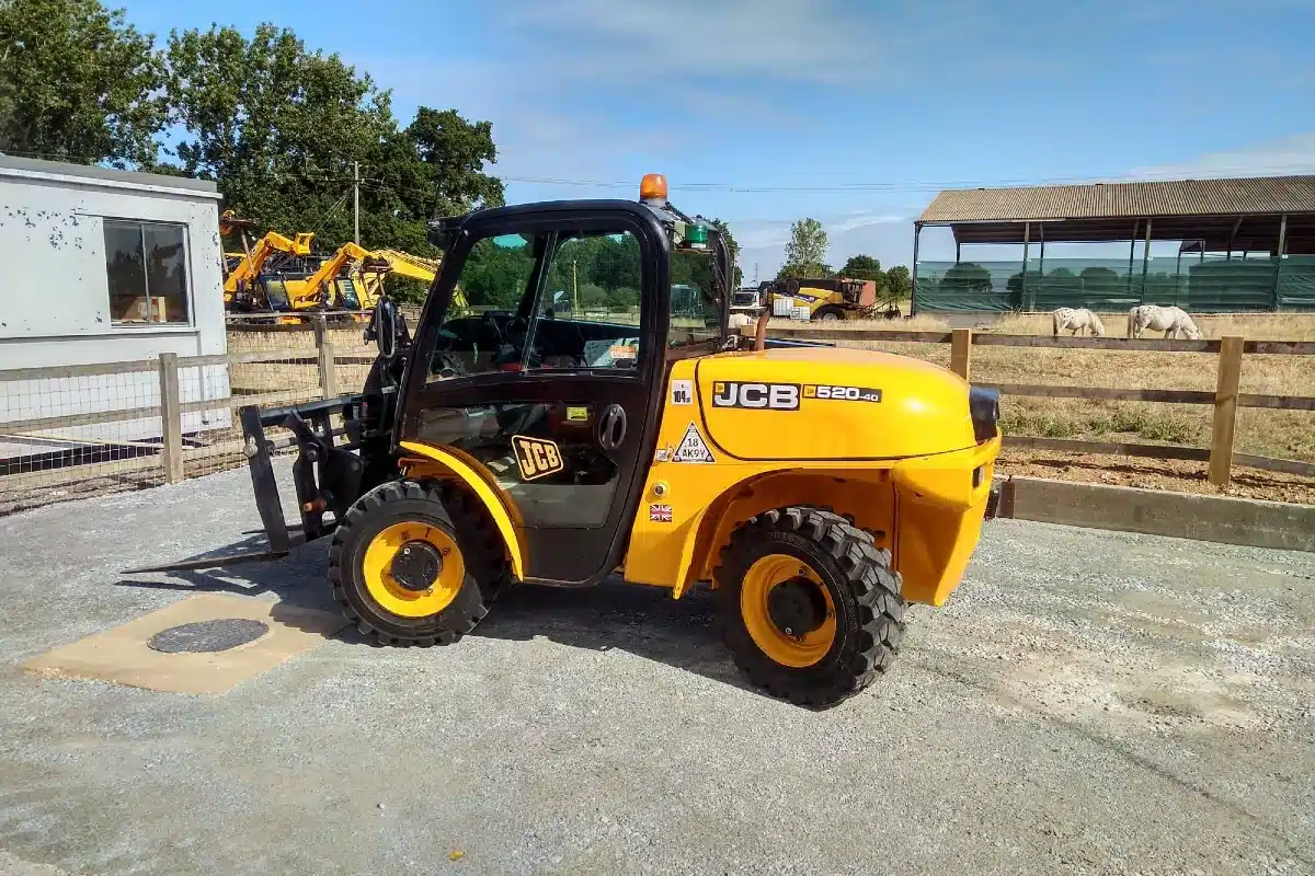 Gallery image 1 for Used 2014 JCB 520-40 TeleHandler