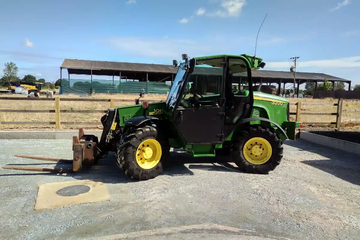 Gallery image 1 for Used 2002 John Deere 3200 TeleHandler