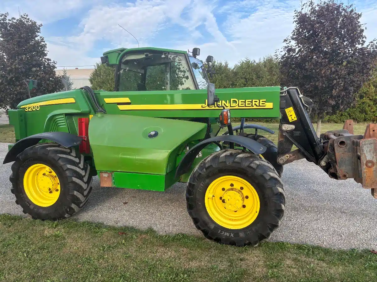 Used 2002 John Deere 3200 TeleHandler