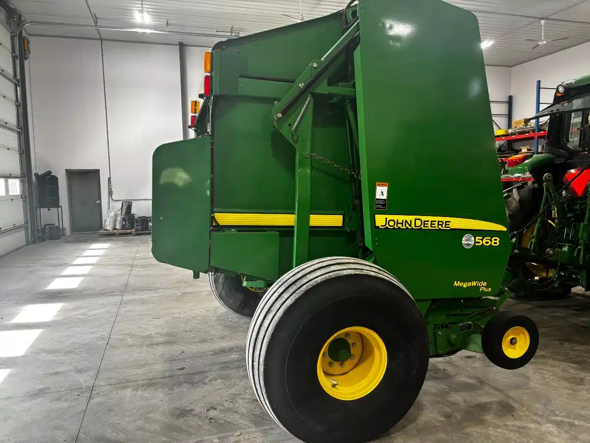 Gallery image 2 for Used 2008 John Deere 568 Round Baler
