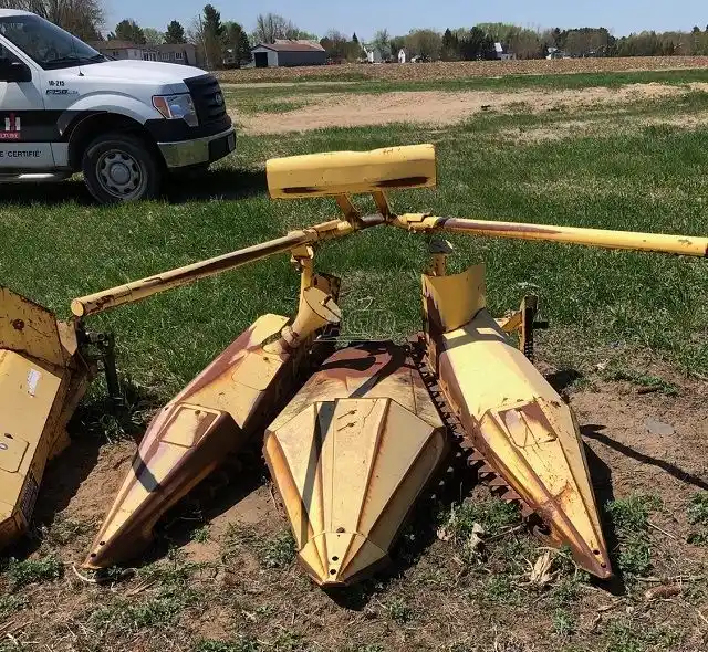 Gallery image 1 for New Holland 822 Header - Row Crop