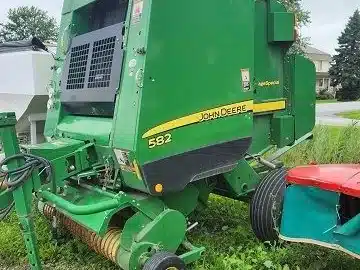 Gallery image 1 for Used 1993 John Deere 582 Round Baler