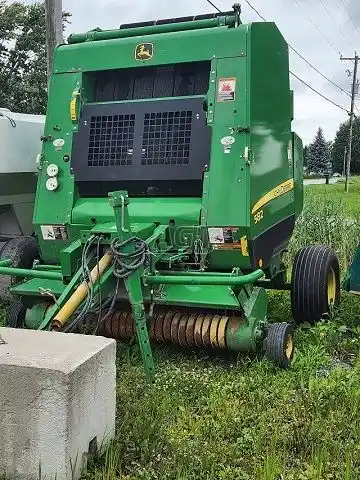 Gallery image 2 for Used 1993 John Deere 582 Round Baler