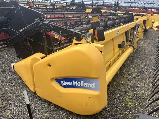 Gallery image 2 for 2015 New Holland 740CF Header - Flex