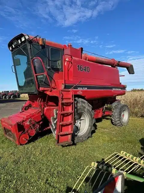 Gallery image 2 for Used 1989 Case IH 1640 Combine