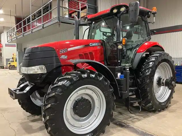 Gallery image 2 for Used 2016 Case IH MAGNUM 220 Tractor