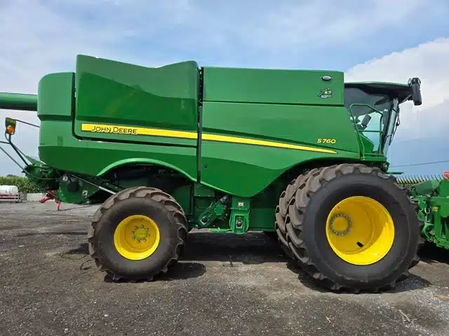 Gallery image 2 for Used 2022 John Deere S760 Combine