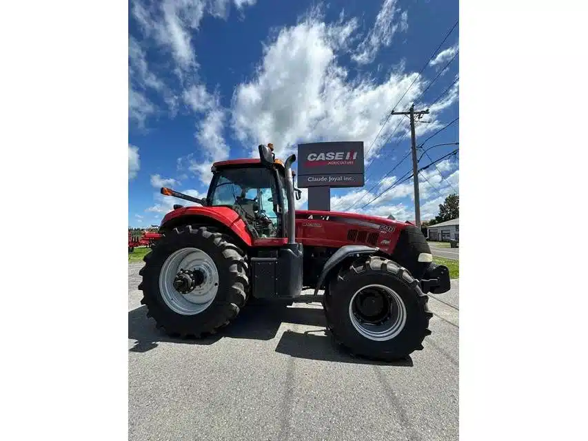 Gallery image 2 for Used 2012 Case IH Magnum Tractor