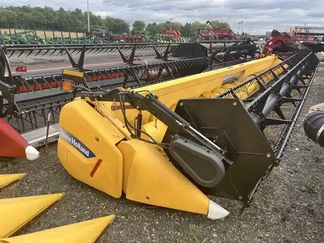 Gallery image 1 for 2015 New Holland 740C Header - Row Crop