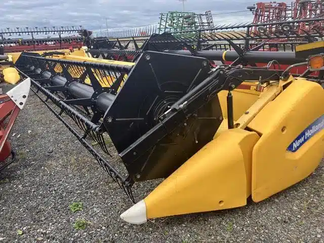 Gallery image 2 for 2015 New Holland 740C Header - Row Crop