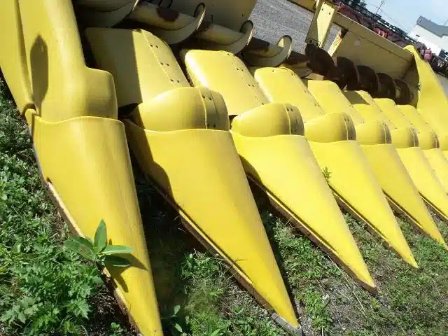 Gallery image 1 for New Holland 98C Header - Row Crop