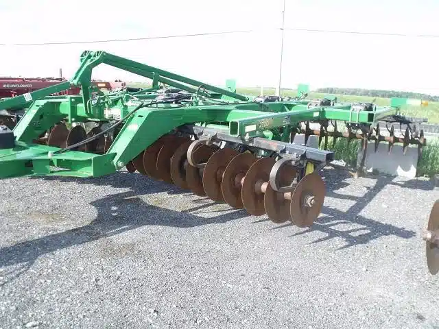 Gallery image 2 for John Deere 2720 Rotary Tiller