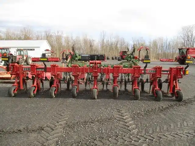 Gallery image 1 for Case IH 2220 Cultivator