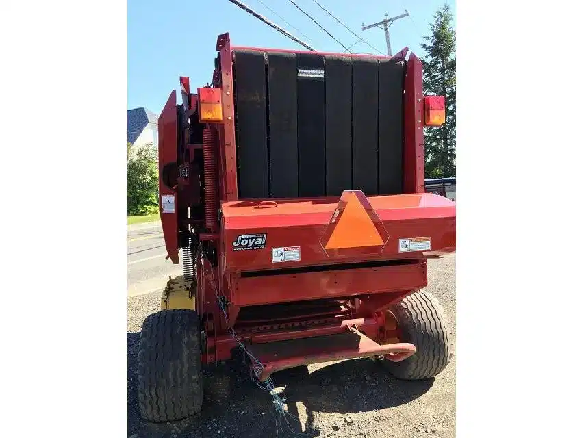 Gallery image 2 for 2015 New Holland BR7060 Round Baler
