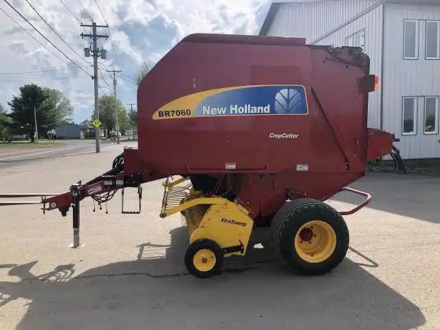 Gallery image 2 for 2008 New Holland BR7060 Round Baler