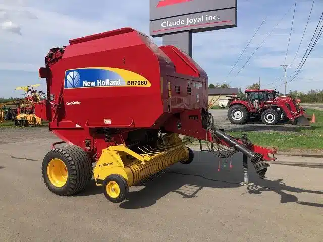 Gallery image 1 for 2008 New Holland BR7060 Round Baler