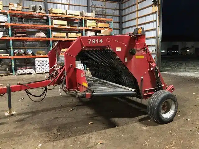 Gallery image 2 for Used Miller Pro 7914 Windrower