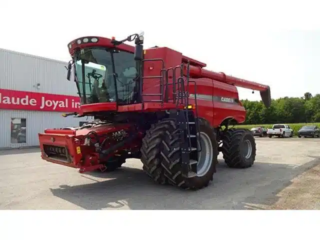 Used 2012 Case IH 8230 Combine