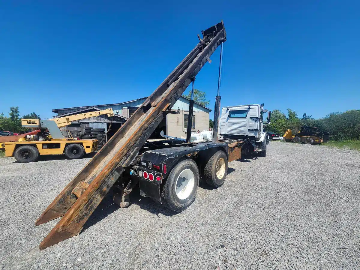 Gallery image 2 for Used 2003 Volvo VHD Truck - Roll Off