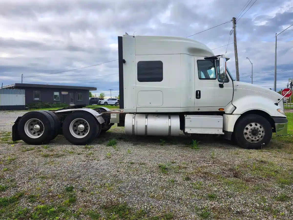Gallery image 2 for Used 2017 International ProStar Semi-Truck