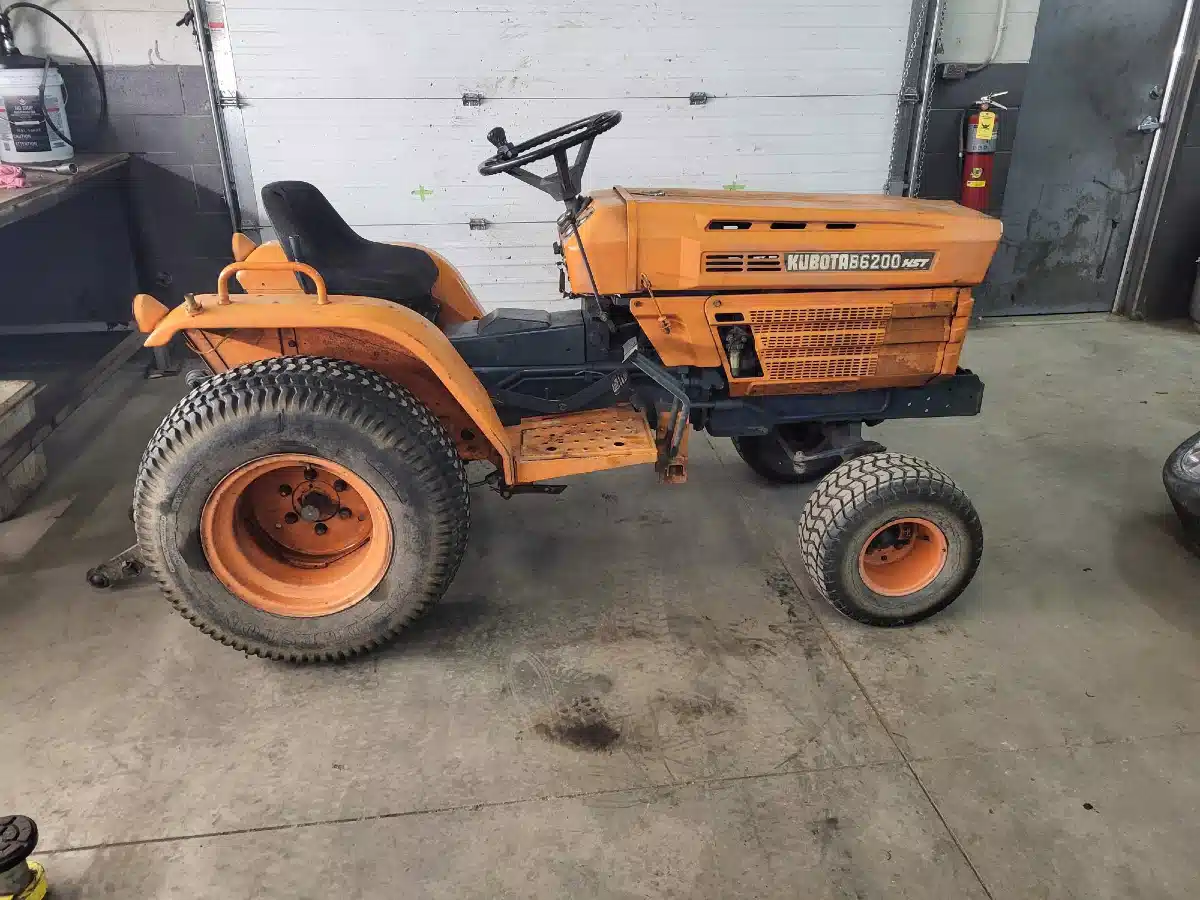 Gallery image 2 for Used 1986 Kubota B6200HST Tractor