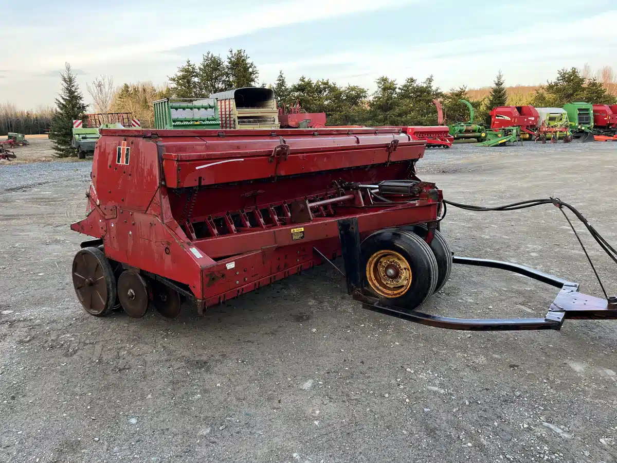 Used Harvest International 6200 Drill