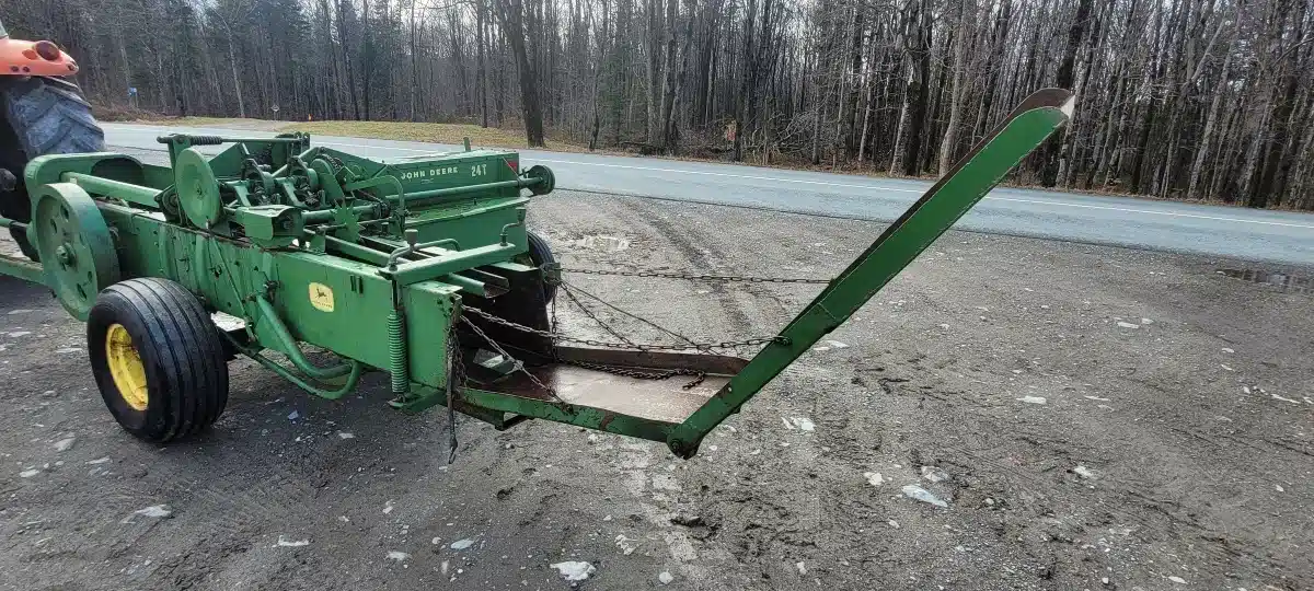 Gallery image 1 for Used John Deere 24T Square Baler - Small