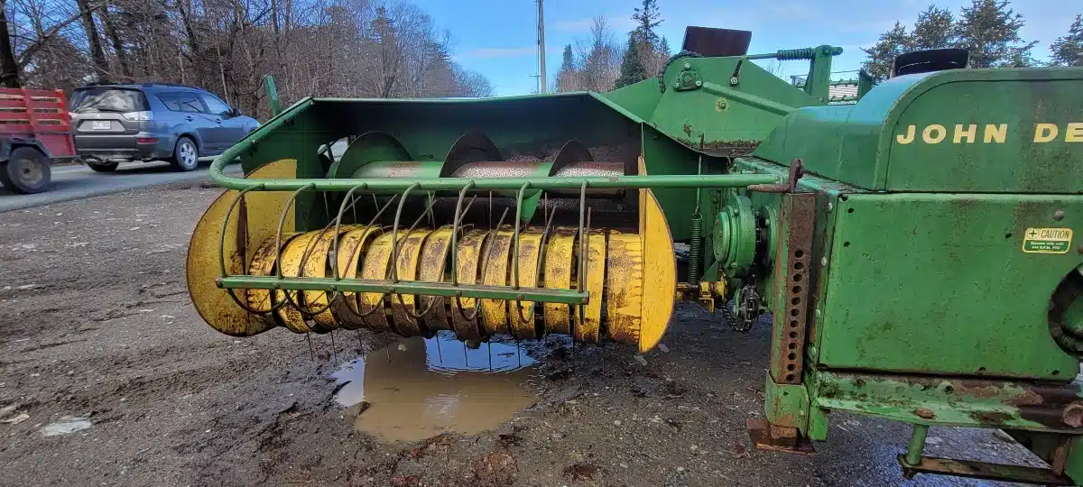Gallery image 2 for Used John Deere 24T Square Baler - Small