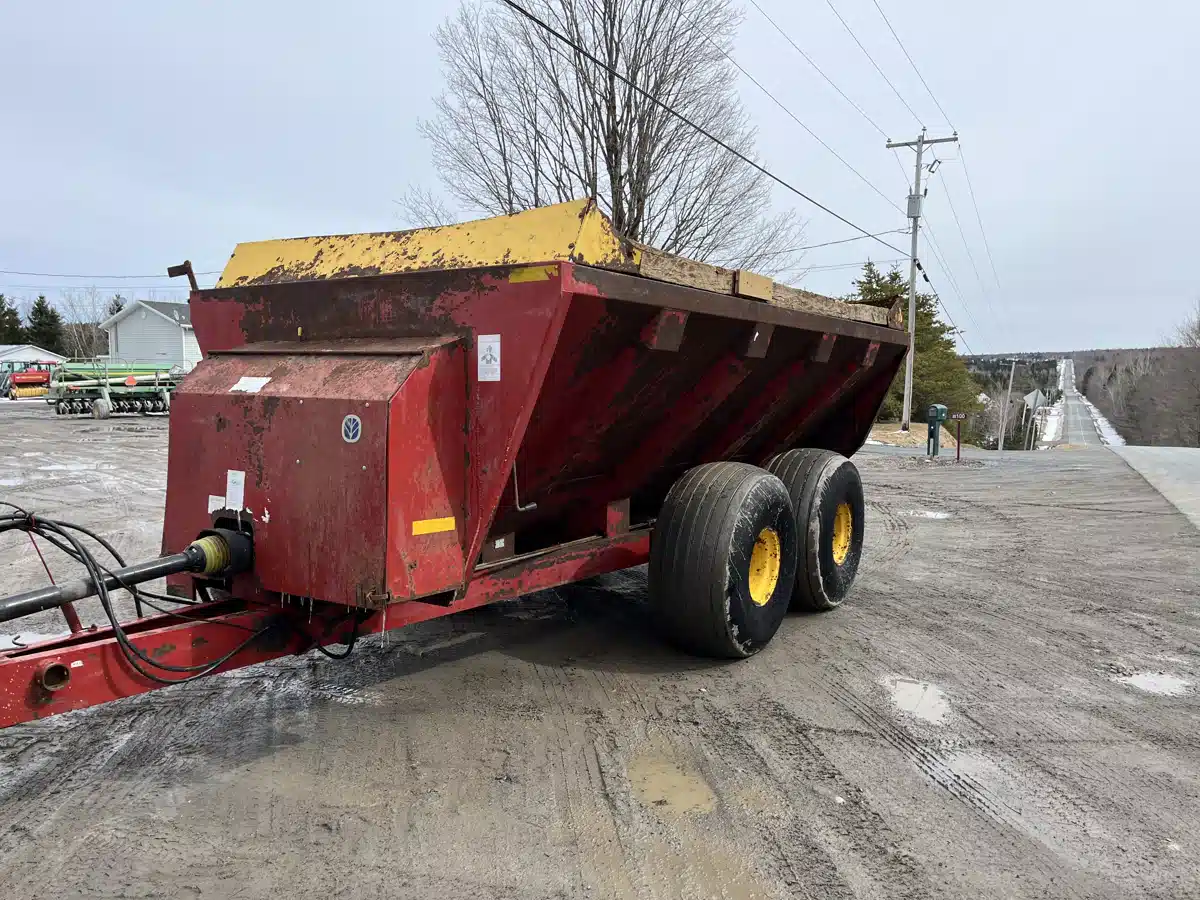 Gallery image 1 for Used New Holland 3114 Manure Spreader