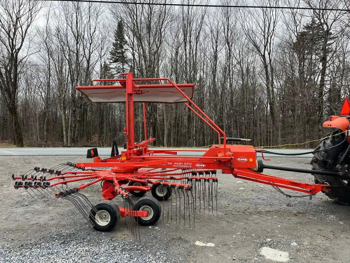 Gallery image 1 for Used 2005 Kuhn GA 4521 GTH Rake