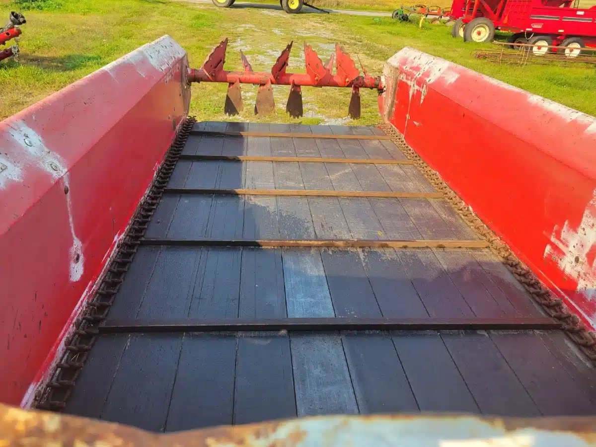 Gallery image 2 for Used Gehl 1177 Manure Spreader